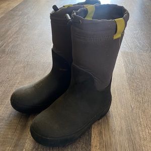 Boys size 1 muck boots